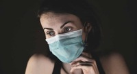 Problemas físicos e psicológicos marcam a vida de muitos docentes, o que os torna mais frágeis nessa guerra contra a pandemia. Imagem: aplicativo Canva.