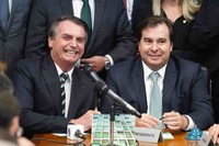 Bolsonaro e Rodrigo Maia, dupla inimiga da escola pública. Foto: Pablo Valadares/Câmara dos Deputados.