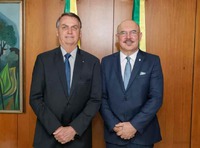 Bolsonaro e ministro da Educação Milton Ribeiro: farra com dinheiro público.