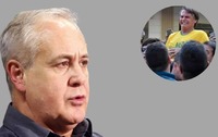 Jornalista Joaquim de Carvalho e a "facada" que ajudou Jair Bolsonaro a se eleger. Carvalho já ganhos vários prêmios jornalísticos e atuou como subeditor da Veja e como repórter no Jornal Nacional. Atualmente, trabalha nos portais Diário do Centro do Mundo (DCM) e Brasil 247. Foto/Reprodução.
