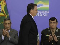 Para os militares, tudo. Para o povo, covid, desemprego e arrocho salarial. Foto: Agência Brasil.