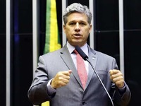 Paulo Teixeira (PT-SP) interviu para rebater a fala de Adriana Ventura (Novo-SP). Deputada disse que profissionais do magistério não quiseram trabalhar na pandemia, mesmo após vacinados. Foto: Câmara dos Deputados.