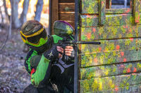 Hou je van actie en spanning? Dan is Paintball echt iets voor jou. Paintball is een sport voor zowel vrouwen als mannen van alle leeftijden. Het is een sport waarbij conditie en kracht minder een rol spelen dan factoren als teamspirit en communicatie. Paintball is een ideale activiteit voor een (ont-)spannende uitstap, teambuilding evenement of zelfs voor een geslaagd vrijgezellenfeest. Waarom kiezen voor Airborne-events , wij bieden je een uitstekende, professionele en deskundige begeleiding, en een prachtig terrein van maar liefst 7 hectare.