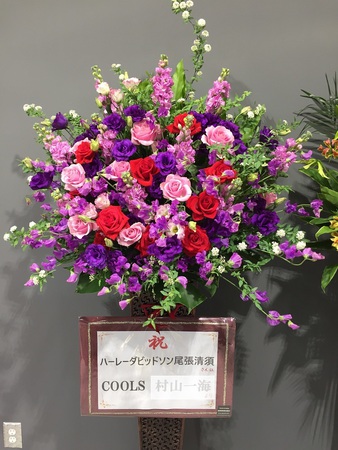 名古屋市にある 花屋 Rosemary ローズマリーです お店の開店や周年のお祝いや誕生日などに スタンド花や胡蝶蘭など贈りませんか 名古屋市内は 送料無料でお届けいたします おまかせの季節の花を入れたスタンド花やアレンジメントが人気です お客様オーダーメイドの