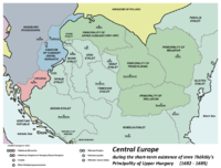 Stredná Európa v roku 1683 so systémom vazalských štátikov Osmanskej ríše a území pripojených ako provincie Osmanskej ríše. Medzi vazalské štáty patrilo Valašsko, Moldavsko a Sedmohradsko, počas troch mesiacov aj kniežatstvo Horného Uhorska I. Tököliho, ktorý požiadal Turkov o vojenskú intervenciu voči slovenským mestám. Turci pomohli Tökölimu dobyť Košice, Fiľakovo a banské mestá a prenikli aj na Považie. Dobyli a vyplienili Trnavu. Na mapke vidieť aj podrobené slovenské územie, tzv. novozámocký "eyalet"-okres (Uyvar eyalet).