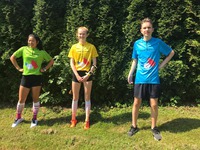 Mathea (i midten) sammen med Maria og Lars