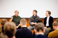 Etter presentasjonene deltok den kanadiske arkitekten Michael Green i panelsamtale med arkitekt Thor Olav Solbjør og ingeniør Gaute Mo. Foto: Stig Marlon Weston