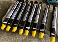 Martillos DHD 340 DHT y DHD 350 DHT Ambos de muy alta durabilidad, funcionan con eficacia para convertir la presión de aire en energía de impacto, transfiriendo fuerza de rotación a bits DTH. El martillo DTH es de última generación de acero de aleación superior y diseño robusto. Se ha demostrado que el martillo DTH tiene más vida, menor consumo de aire y 15% mayor penetración de velocidad en comparación con los martillos convencionales, además, puede funcionar a presión de aire de 6 Bar a 35 Bar (0,6 ~ MPa). DHD 340 $1.499.000 + iva, . DHD 350 $1.899.000 + iva