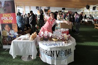 Osuuskunta osallistuu myyjäisiin ja messuille, ja jäsenet saavat myydä/markkinoida tuotteitaan/palveluitaan