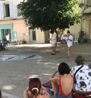 Les Ruisseaux Performance co-écrite et interprétée avec Samuel Chochon dans le cadre du festival Fichez nous la paix, en collaboration avec l'Atelier du Palais, Arles, juillet 2021