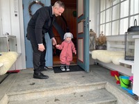 Bjørn Vevang med datteren, Saga.