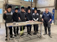 God stemning på sveisekurs hos A.Kvam. F.v. Martin, Magnus, Adrian, Jon Kristoffer, Lucas og kursleder Ola.