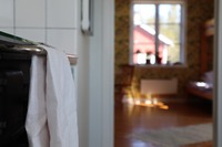 I den södra bostaden finns tre sovrum och ett kök.