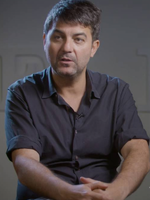 Fuente: https://www.youtube.com/watch?v=PDgQB-L24zU. El periodista Ferrán Bono, Jefe de sección de cultura de El País
