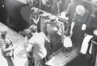 Fuente: Archivos históricos. Desembarco de refugiados en el puerto de Marsella durante 1936