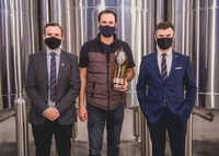 Enólogos André de Gasperin, Edegar Scortegagna, y Daniel Salvador