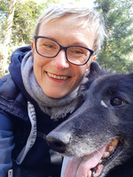 Ela Bukenberger mit Hündin Lotte
