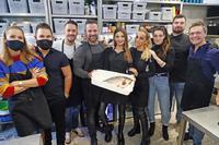 Jótékonysági halászlé főzés 2020 decemberben. Balról: Nagy Alexandra, Rácz Jenő chef, Kabát Péter, Varga Miklós, JOE, Horváth Cintia, Róka Adrienne, Horváth Sisa, Kovács Gergely chef, Serbán Attila