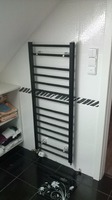 Elegantní tvarově pevné matně černé provedení