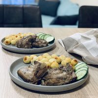 Viskas BE | Troškinti šonkauliukai