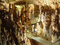 Höhle (33 km von der Villa entfernt)