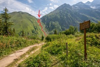 den 9: výhled na Col de Tricot z protilehlého sedla u vrcholu Mont Truc