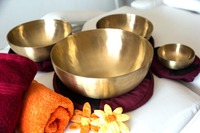 In meiner Praxis werden hochwertige und handgearbeitete Peter Hess® Therapieklangschalen, Windgong und Zimbeln angewandt.