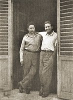 Dylan Thomas (on the right) (Public domain)