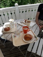 Palautuskaffeet mukavien ihmisten seurassa Hämeenkyrössä.
