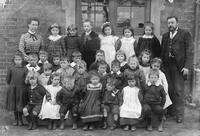 School photo 1902. Standing left and right are Walter Simmonds and his wife.