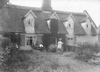 Malthouse farmhouse c.1901 with some of the Fairman family