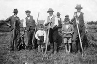 Ready for the hay with their pitchforks - Paddock Farm 1930s, but some of the names are the same: . L > R Beaumont; Kedge; Stackyard; Brewington – others not known.
