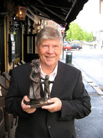 Simon Flem Devold with Children of the Earth's Honor Award in 2008. (Photo: Dag Christensen)