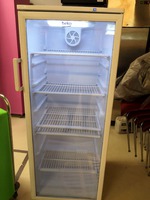 Lasiovellinen valkoinen jääkaappi 49€/vrk