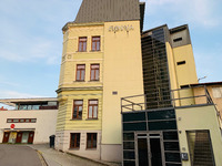 Vchod do budovy Noiva Properties je ze strany Masarykových sadů || Wejście do budynku Noiva Properties od strony Alei Masaryka
