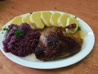 Pečené kachní stehýnko, červené zelí, domácí brambrový knedlík