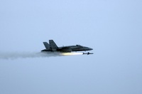 CF-18 Hornet odpaľuje strelu AIM-7 Sparrow