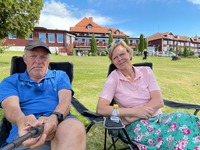 Hotellet i bakgrunden