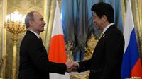 Japonský premiér Šinzó Abe a ruský prezident Vladimír Putin