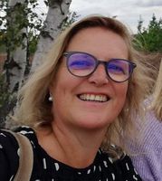 Ik heb in 2016 de opleiding ‘OCP - Ontwikkelingsgericht Coachen van Perfectionisme’ gevolgd bij Marcel Hendrickx aan het Ontwikkelingsinstituut. Ik maak ook deel uit van de Beroepsvereniging van PerfectionismeCoaches. www.bevrijdjezelf.be In 2012-2013 volgde ik de opleiding ‘Krachtig coachen’ bij Els Ulenaers aan de KHLIM in Diepenbeek. In 2013 haalde ik ook mijn diploma ‘Stresscoach’ aan de Ondernemersschool in Kuringen.