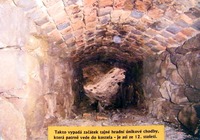 Zavalená podzemní chodba spojuje zámek ve Stráži nad Nežárkou s kryptou v kostele