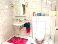 Badezimmer groß. Zimmer 2