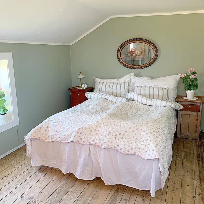 10 Hjem Malt I Jotun Laurbaer 8302