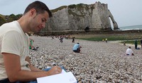 Javi Lara escribiendo.