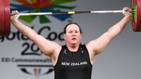 Millainen on sukupuolettoman Laurel Hubbardin, joka vei olympiapaikan 21-vuotiaalta oikealta naiselta (biologisesti hän on mies - penis ja kaikki, mutta kokee olevansa nainen - transnainen, ja pääsi miehenä naisten painonnostokisoihin) käsitys itsestään ja seksuaalisuudestaan?