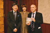 3人とも目線が一致してない(写真はデイリー新潮から)