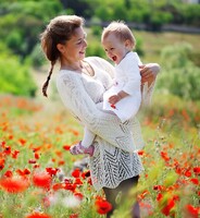 Maminka. Pro malé dítě je takřka vším. Zdroj: Samphotostock