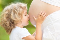 Radostné očekávání zvenku a pocity hřejivého bezpečí zevnitř. Zdroj: Samphotostock
