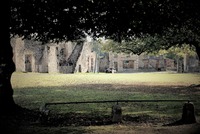 Náves vyvražděné a vypálené vesnice Oradour-sur-Glane. Zdroj: foto autor