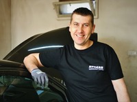 Mező Attila vagyok, az Atticar Karosszéria Szerviz tulajdonosa